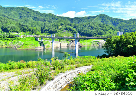 八ッ場大橋/八ツ場あがつま湖方面を望む(群馬県長野原町)【2022.8】 八ッ場大橋/八ツ場あがつま湖方面を望む(群馬県長野原町)【2022.8】 93784610