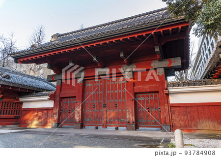 東京都文京区 東京大学本郷キャンパス 重要文化財の赤門 東京都文京区 東京大学本郷キャンパス 重要文化財の赤門 93784908