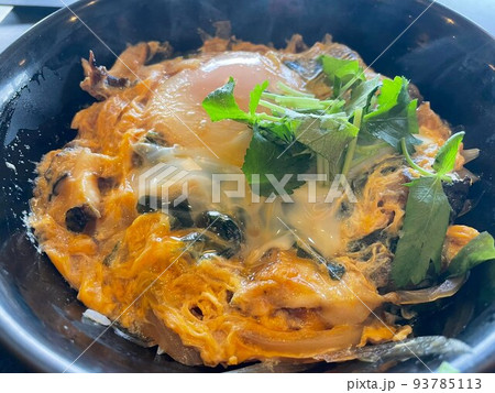 サザエを卵でとじた江の島丼 93785113
