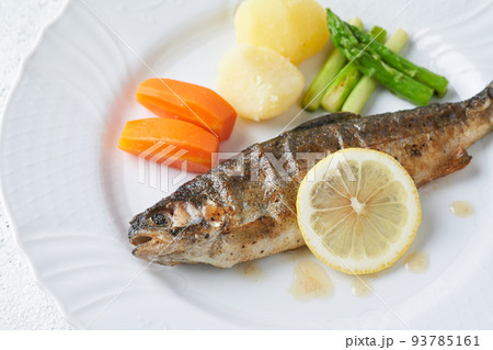 ニジマスのムニエル ニジマスのムニエル 93785161