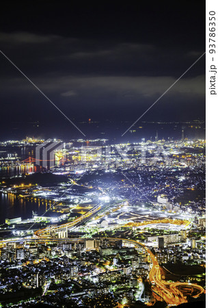 新日本三大夜景に認定された皿倉山からの素晴らしい夜景(福岡県北九州市) 新日本三大夜景に認定された皿倉山からの素晴らしい夜景(福岡県北九州市) 93786350