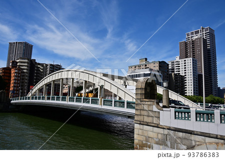 堂島大橋と高層ビル 93786383
