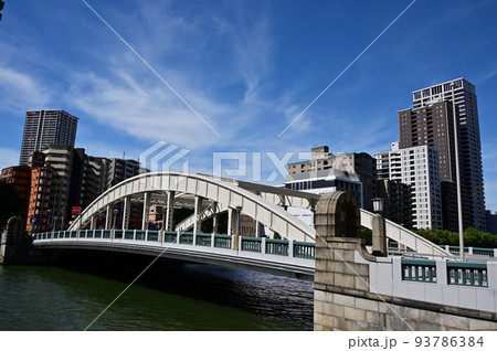 堂島大橋と高層ビル 堂島大橋と高層ビル 93786384
