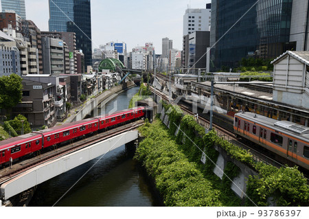 御茶ノ水駅、神田川を走る鉄道、地下鉄 御茶ノ水駅、神田川を走る鉄道、地下鉄 93786397