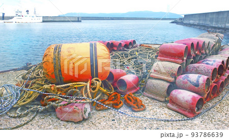 漁港の風景 蛸漁の準備 淡路島背景【横構図】 漁港の風景 蛸漁の準備 淡路島背景【横構図】 93786639