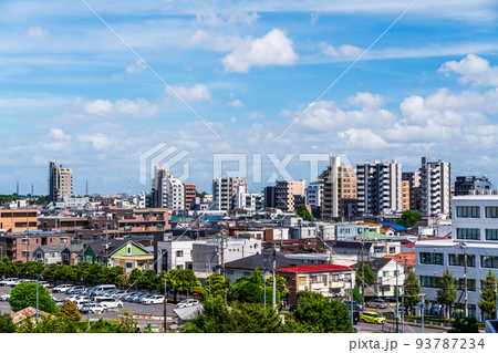 立川ステージガーデンから立川市街風景 93787234
