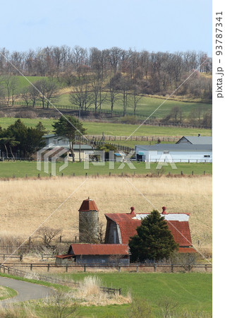 北海道 日高地方 牧場のある風景 北海道 日高地方 牧場のある風景 93787341