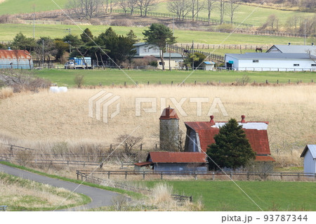 北海道 日高地方 牧場のある風景 北海道 日高地方 牧場のある風景 93787344