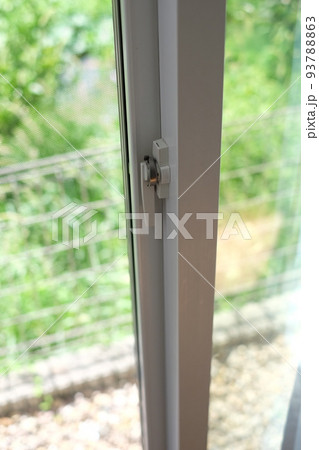 吐き出し窓の鍵 締め忘れ 吐き出し窓の鍵 締め忘れ 93788863