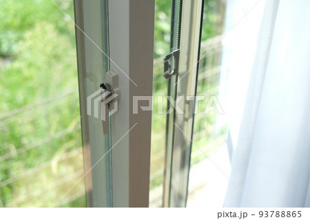 吐き出し窓の鍵 93788865
