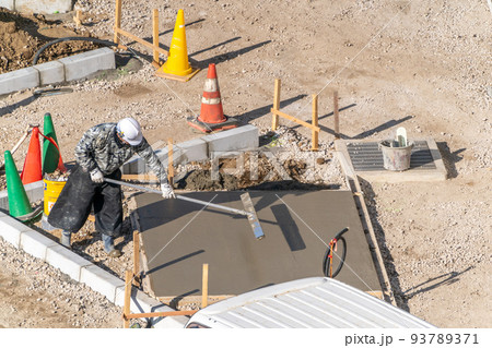 設備基礎 コンクリート打設 タンピング こて 天端均し 設備基礎 コンクリート打設 タンピング こて 天端均し 93789371
