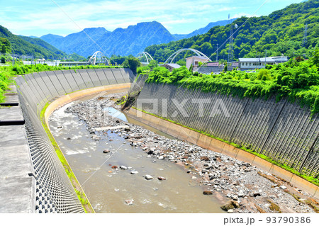 長野原駅前大橋/吾妻川より長野原めがね橋、長野原町役場周辺を望む(群馬県長野原町)【2022.8】 長野原駅前大橋/吾妻川より長野原めがね橋、長野原町役場周辺を望む(群馬県長野原町)【2022.8】 93790386