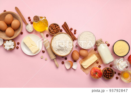 Concept of cooking cake or pie, top view Concept of cooking cake or pie, top view 93792847
