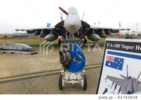 F/A-18ホーネットと、M61バルカン砲（航空ショーでの展示） 93793838