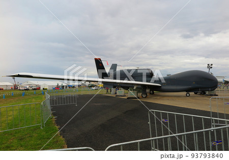 アメリカ空軍の無人機、RQ-4グローバルホーク(航空ショーでの展示) アメリカ空軍の無人機、RQ-4グローバルホーク(航空ショーでの展示) 93793840