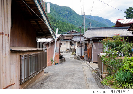 山梨県早川町・下湯島集落の町並 山梨県早川町・下湯島集落の町並 93793914