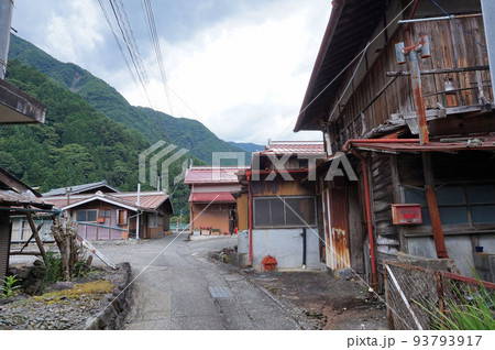山梨県早川町・下湯島集落の町並 山梨県早川町・下湯島集落の町並 93793917