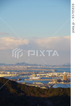 徳島県　日峯山から沖洲・鳴門市・淡路島方面を望む 93795659