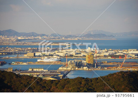 徳島県　日峯山から沖洲・鳴門市・淡路島方面を望む 93795661