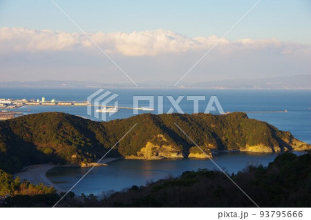 徳島県 日峯山から大神子海岸・淡路島方面を望む 徳島県 日峯山から大神子海岸・淡路島方面を望む 93795666