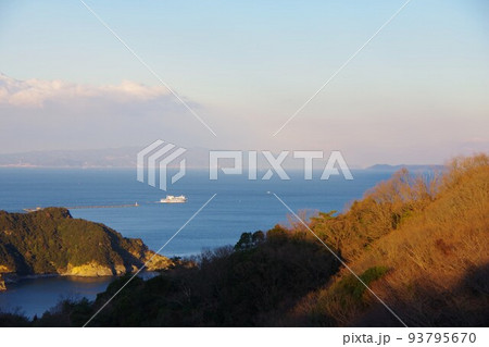 徳島県 日峯山から淡路島・沼島方面を望む 徳島県 日峯山から淡路島・沼島方面を望む 93795670