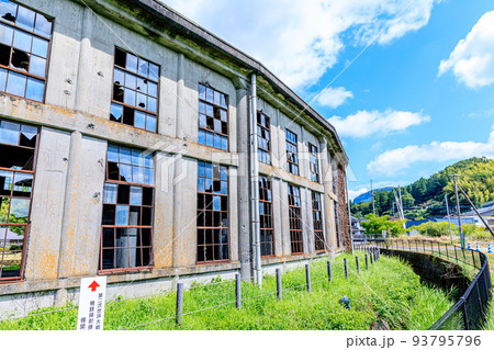 夏の旧豊後森機関庫　機銃掃射の弾丸跡　大分県玖珠郡 93795796