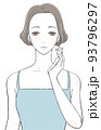 スキンケア　肌の調子を気にする女性 93796297