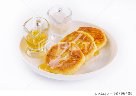 Cheesecakes with honey and yogurt on plate 93796406