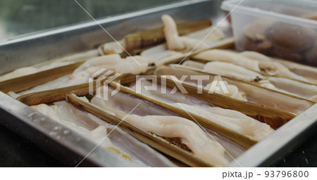 Fresh razor clam on tray 93796800