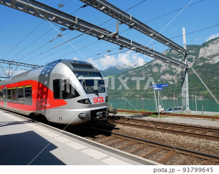 スイスのSOB社が運航するシュタッドラーのFLIRTシリーズ機関車と車両 スイスのSOB社が運航するシュタッドラーのFLIRTシリーズ機関車と車両 93799645