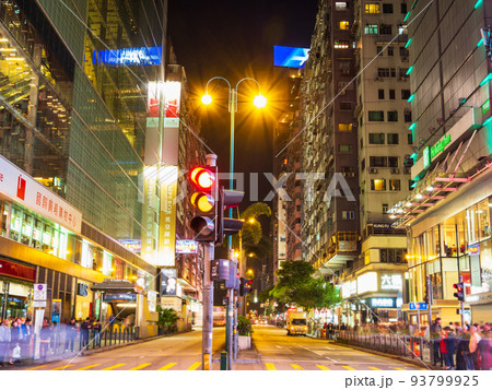 香港　夜のネイザンロード　※一部ソフトフォーカス 93799925