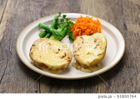 ジャガイモのマンステール焼き 93800764