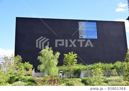 堂島川沿いの大阪中之島美術館 93801368