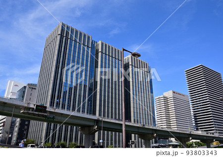 堂島川に架かる阪神高速とビル風景 堂島川に架かる阪神高速とビル風景 93803343