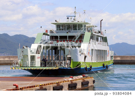 瀬戸内海を行く大三島フェリー（忠海港～大久野島～盛港） 93804084