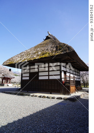 蓼科山 聖光寺（たてしなさん しょうこうじ）「本州で最も遅いソメイヨシノ」が見られる桜の名所である 93804562