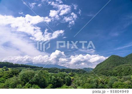 《長野県》夏空の風景・北杜市 93804949