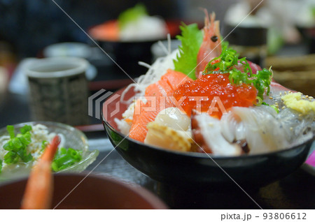 静岡　熱海　豪華海鮮丼 93806612