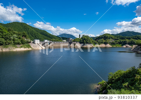 夏の菅沢ダム（鳥取県日野郡日南町） 93810337