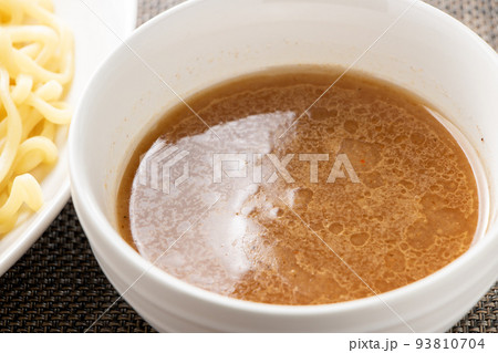 つけ麺のつけだれ。 93810704