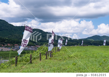 夏の月山富田城跡の馬乗馬場 夏の月山富田城跡の馬乗馬場 93812035
