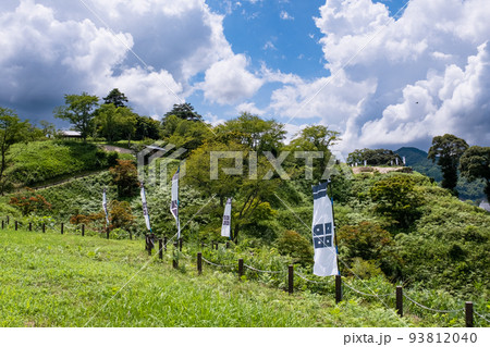 夏の月山富田城跡の馬乗馬場からの眺め 夏の月山富田城跡の馬乗馬場からの眺め 93812040