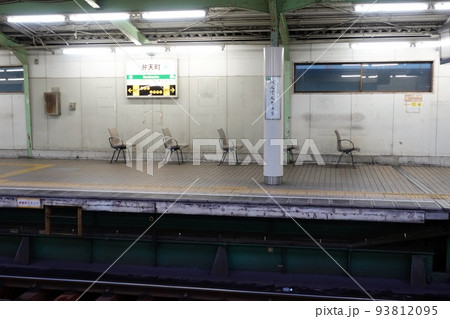 JR西日本 大阪環状線 弁天町駅 朝6:01 JR西日本 大阪環状線 弁天町駅 朝6:01 93812095