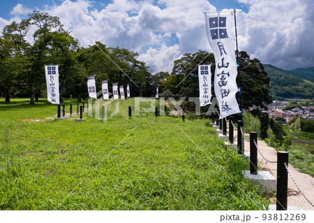 夏の月山富田城跡の千畳平 93812269