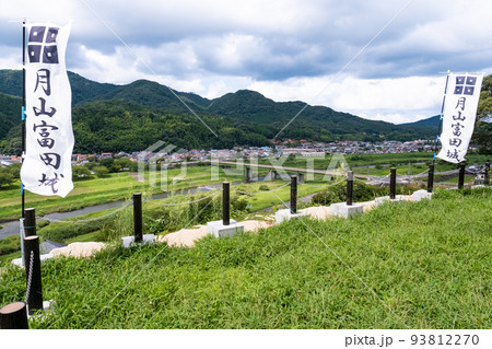 夏の月山富田城跡の千畳平からの眺め 93812270