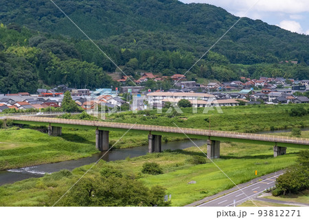 夏の月山富田城跡から見た新宮橋と飯梨川 93812271