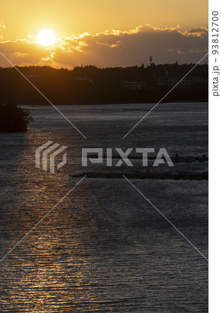 賢島大橋からの夕日(三重県志摩市) 賢島大橋からの夕日(三重県志摩市) 93812700