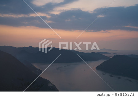 《岡山県》瀬戸内海国立公園 夕立受山から見る夜明け 93815573