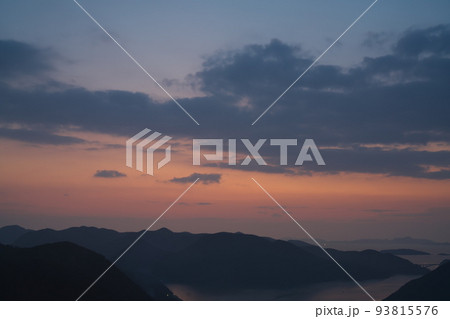 《岡山県》瀬戸内海国立公園 夕立受山から見る夜明け 93815576