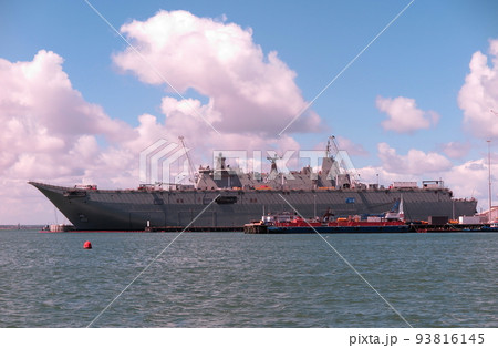 就役に向けて艤装中の、オーストラリア海軍の強襲揚陸艦「アデレード」 93816145